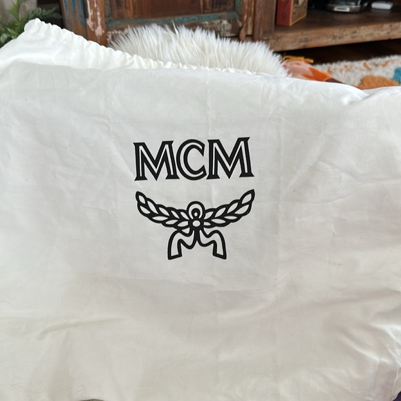 MCM full inclusion large tote with pouch - Picture 12 of 12